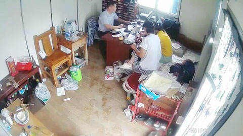 迷妹推荐--偷拍家族工厂办公室内偷情连续做爱三次