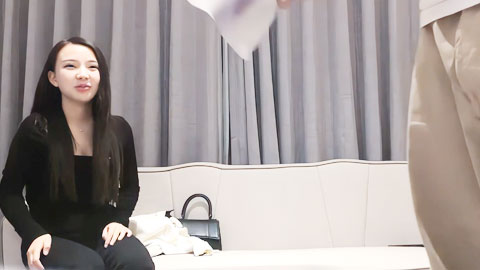 迷妹推荐--约了个肉肉身材白色外套妹子，按头口交上位骑坐侧入大力抽插猛操
