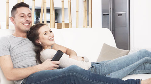 干柴烈火怎么可能安安静静看电视