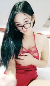 骑上闺蜜的假屌