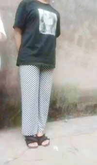 街頭幾十個妹子，選妃現場偷拍，黑衣嫩妹