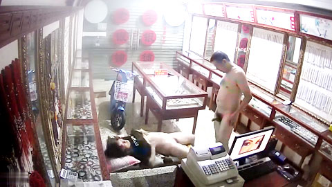 迷妹推荐--夫妻偷情啪啪性爱 最真实的夜幕下疯狂