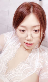 丰满学妹！零距离滋尿，水晶棒狂插高潮喷水