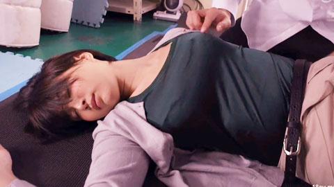 被全体学生轮姦的女教师__001