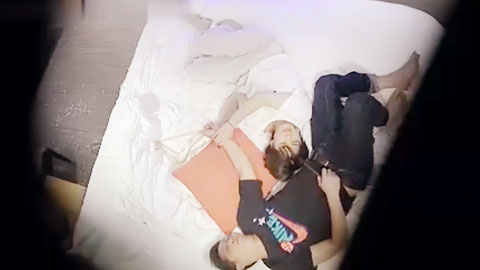 迷妹推荐--偷拍热情似火的大学生情侣妹子