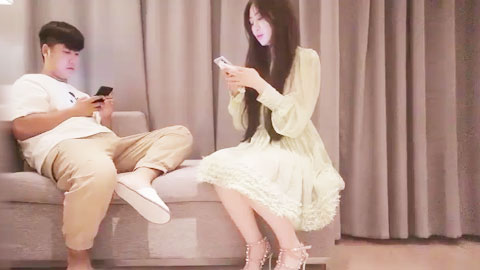 迷妹推荐--绿裙长相甜美妹子，舌吻调情口交上位骑坐抽插，后入快速猛操呻吟娇喘