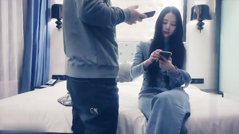 迷妹推荐--神似张钧甯，清纯校花175，再战女神，经典姿势轮番上场，气喘吁吁达高潮