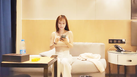 迷妹推荐--知道偷拍的大奶小姐被说服了