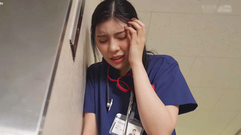 我抢救的男人竟然是一位强奸魔人！陷入在强制性连续强奸的急诊救命医生__001