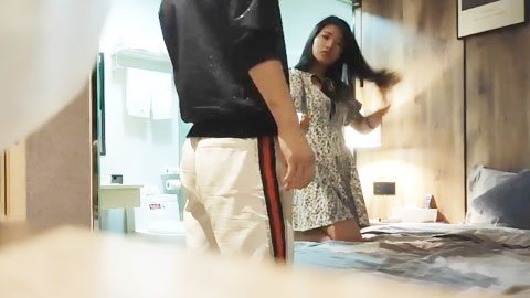 迷妹推荐--长裙好身材美女，脱了直接开操特写掰穴，翘起大屁股后入深插，抬腿侧入猛操妹子搞完走人