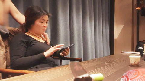 迷妹推荐--良家人妻偷情，超清设备偷拍