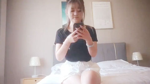 迷妹推荐--身材苗条的兼职反差婊新姿势搞的她高潮淫叫抽搐