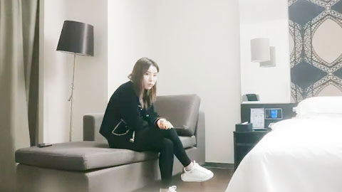 迷妹推荐--高端外围妹子这次真的被操哭了太