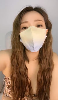 丰满少妇，巨乳肥臀丰满肥穴，自慰大秀，各种大屌轮流插到高潮喷水！