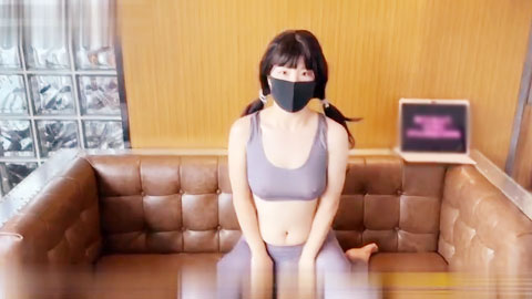 迷妹推荐--瑜伽老师的双人贴身指导，极品蜜桃臀逼还很嫩