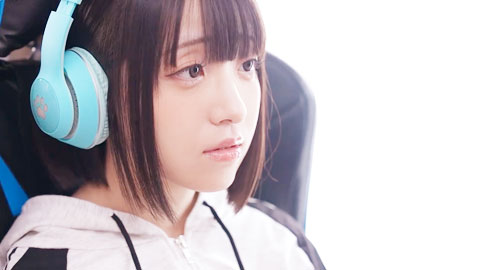 一个淫荡的宅男游戏玩家妹妹，让你在玩游戏时自由地操她。小岛芳子_001