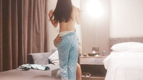 迷妹推荐--母狗外表清纯甜美 调情亲嘴 大屌狂干