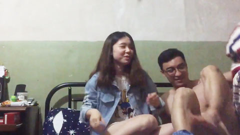 迷妹推荐--腹肌男约会单位少妇