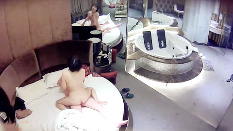 迷妹推荐-360按摩浴缸房偷拍戴个大号鸡巴套干女友+很久没做爱饥渴眼镜小哥