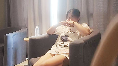 迷妹推荐--神似张含韵的小姐姐，双乳满分，高抬玉腿侧插直达花心