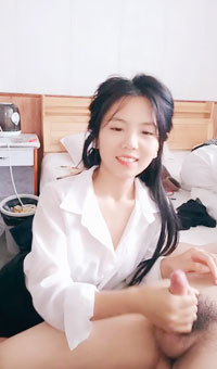 甜美气质美女，大白天家里操逼，衬衣包臀裙，骑上来插穴