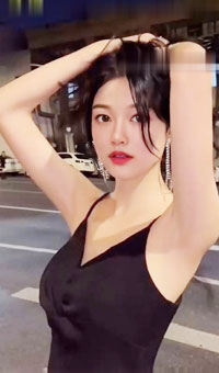 女大小萝莉，声音很骚，颜值和身材无敌，重点是非常放得开 最终包含图集