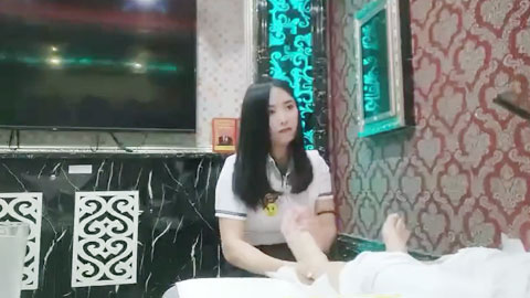迷妹推荐--广东惠州足浴洗浴会所撩妹颜值不错的年轻良家妹子酒店开房啪啪
