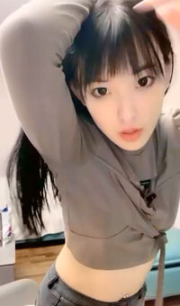 长发清秀小姐姐裸舞自慰发骚