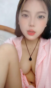 18岁萝莉嫩妹颜值超美童颜巨乳道具自慰爽