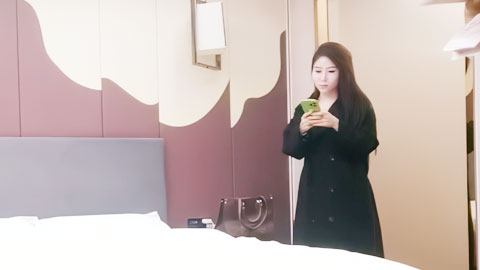 迷妹推荐--23岁四川美女，肤白貌美，蜜桃臀狂插高潮爽