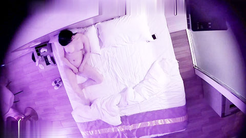 迷妹推荐--摄像头偷拍小哥约炮貌似传说中的变性人玩起来不知道什么感觉