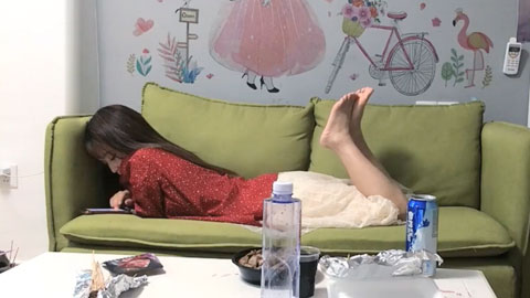 迷妹推荐--兼职健身小魔女，啪啪结束后撩妹三小时，脱光按摩服务到位