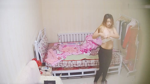 迷妹推荐--鼎盛女工宿舍偷拍这宿舍楼貌似各个房间都被人偷偷装了监控在这生活没有秘密