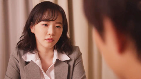 明天，妻子回老家生孩子回来…。在女上司怀孕之前一直中出1