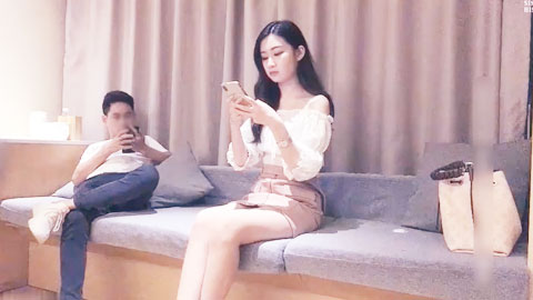 迷妹推荐--时尚笔直大长腿短裙小姐姐约到酒店高挑性感肉体让人胃口大开冲动硬邦邦舌吻逼逼从后面狠狠插入操