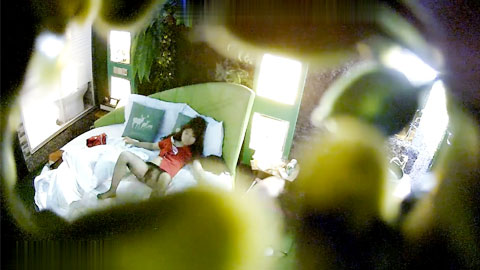 迷妹推荐--Hotel偷拍稀缺未流出绿叶投影爱玩情趣浪漫的小情侣开房_女友穿上空姐制服性爱椅各种操