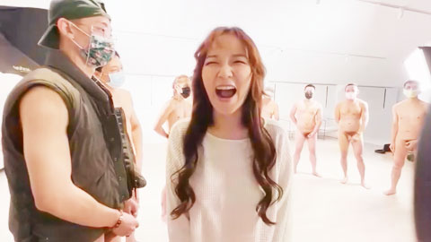 迷妹推荐--台湾大尺度摄影师 震撼直击拍摄现场 娃娃脸美女主动要求多人群操 完整版流出