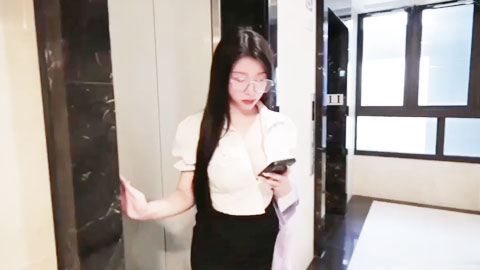 迷妹推荐--制服家教英语老师，上课时候学生下面那么翘，只能帮他发泄完在继续教课了