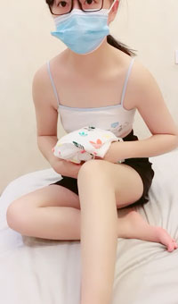 高中清纯眼镜妹初夜开苞_两瓣阴唇饱满肥美裂缝相当紧致_一镜到底滚烫落红草率了浓浓精液内射溢出