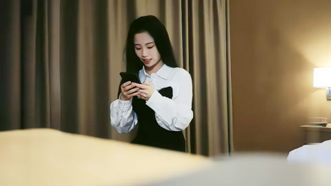 迷妹推荐--深夜场长相清纯极品黑色长裙妹子啪啪，舔弄摸屌上位骑坐侧入快速猛操搞得妹子呻吟