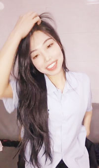 人前女神人后母狗！翻白眼吐舌头趴地上牵着走