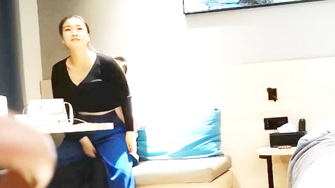 迷妹推荐--漂亮小姐姐赚外快，清纯校园风，肤白貌美，娇喘动人，镜头正对脸拍摄好清楚