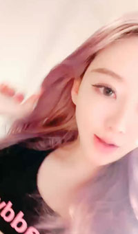 绝美中的绝美！女神缺钱限时回归~大波翘臀极粉一线天美鲍紫薇~垂涎欲滴