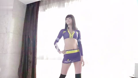 迷妹推荐--骄傲车模姐姐 宽衣解带性爱摄影