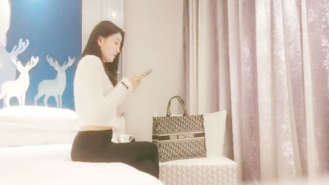 迷妹推荐--少妇穿上衬衣红裙被调情 前凸后翘各种姿势做爱非常刺激