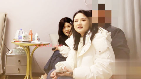 迷妹推荐--约了个双飞，两个妹子都是第一次玩双飞，没想到还都挺放得开，也挺配合，服务也好，双飞简直不要太爽