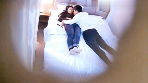 迷妹推荐--大三校花跟男友酒店开房偷拍，高颜值清纯身材好大长腿，被男友扒光干得娇喘呻吟享受其中超销魂