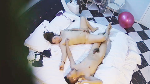 迷妹推荐--小旅馆精壮小伙各种姿势猛操丰满的少妇