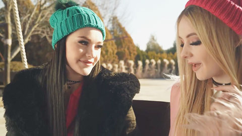 庄园主家的两个傻女儿