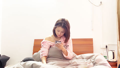 迷妹推荐--五官精致在校大学生各种姿势玩弄开发_浓密的阴毛蝴蝶美穴_完美露脸